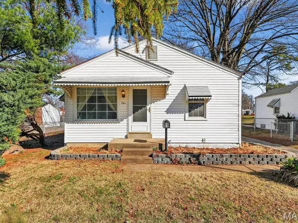 1 Wescott Dr, Florissant, MO 63031