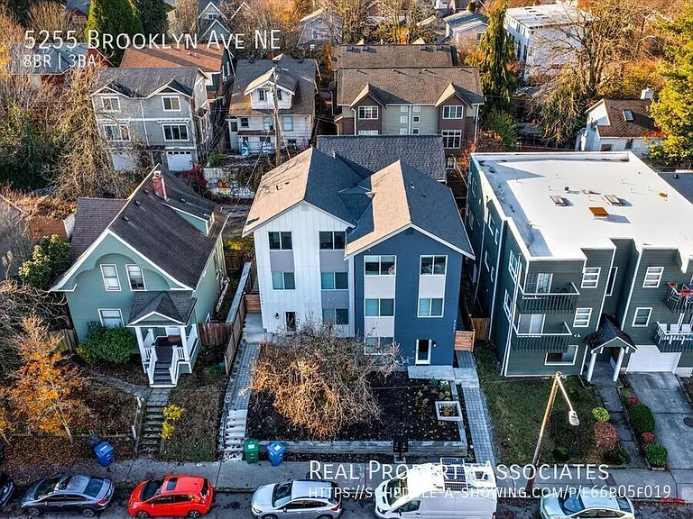 5255 Brooklyn Ave NE — Photo 39
