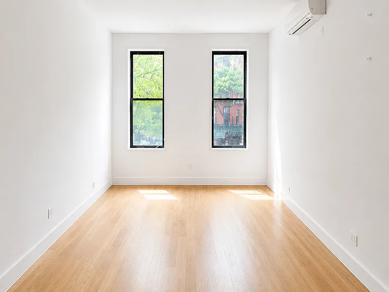 659 10th Ave #2B — Photo 4
