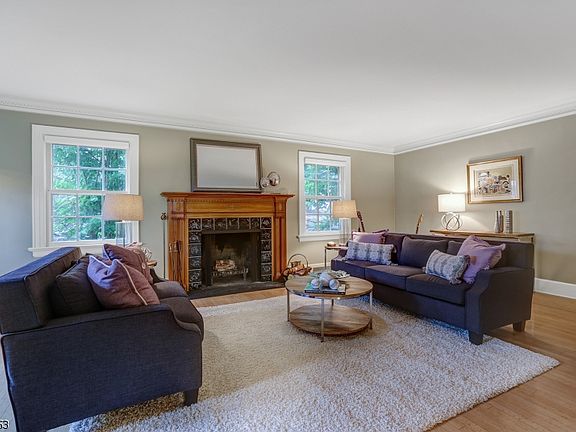 4th image of 7 Woodhill Dr