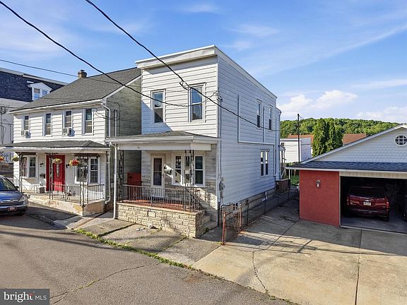 5th image of 32 Clay St