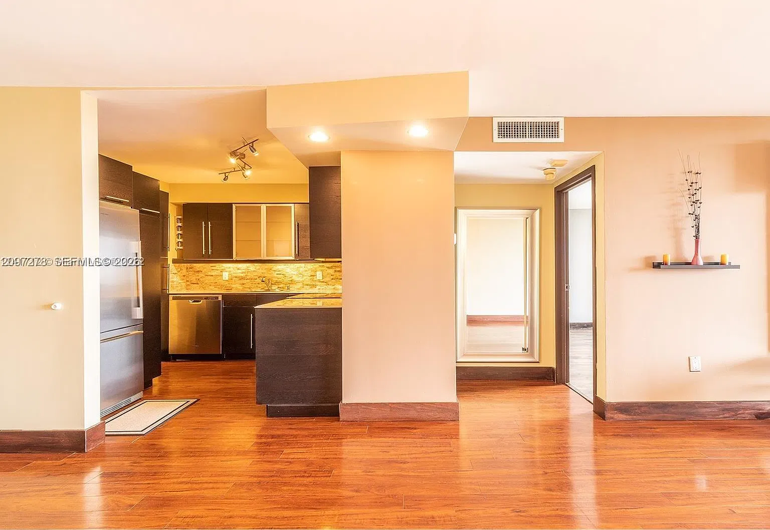 Dorset House Condo — Photo 2