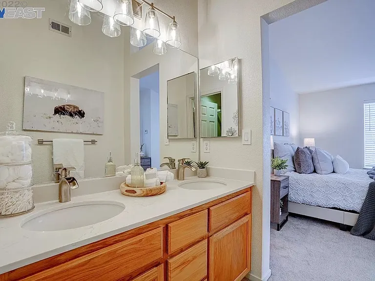203 Swan Ct #203 — Photo 11