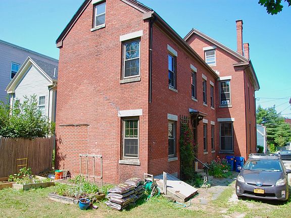 4th image of 112 Winter St #1