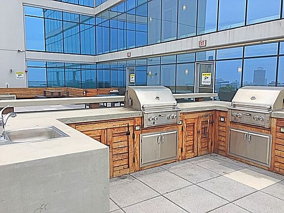 5th image of 303 W Ohio St APT 3706