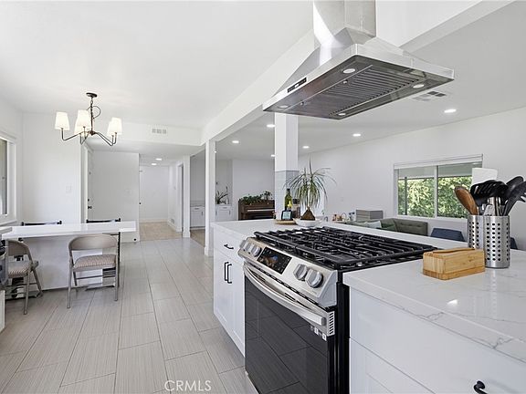 5th image of 384 Colorado St