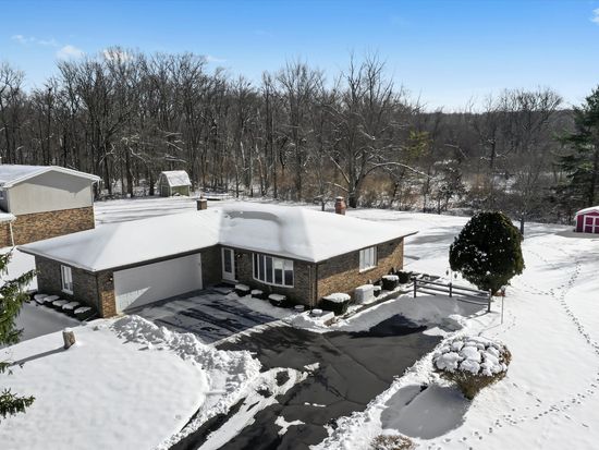 2033 E Hickory St, Crete, IL 60417