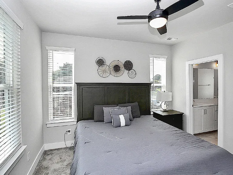 1103 Shuman View Ct — Photo 17
