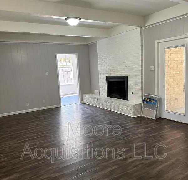 1833 Skyline Dr — Photo 5