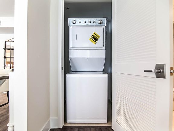 5th image of 5026 Rosewood Ave APT 305