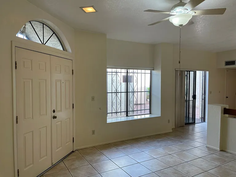 716 N Hayden Dr — Photo 10