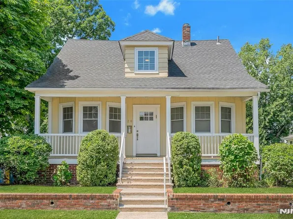 20 Florence Pl, Elmwood Park, NJ 07407