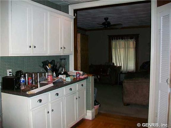 5th image of 176 Columbia St