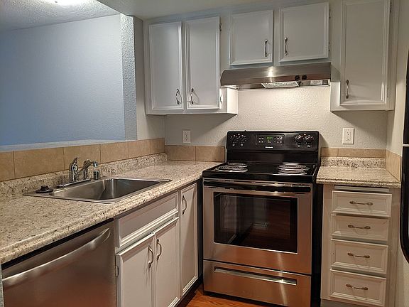 2nd image of 902 28th St NE