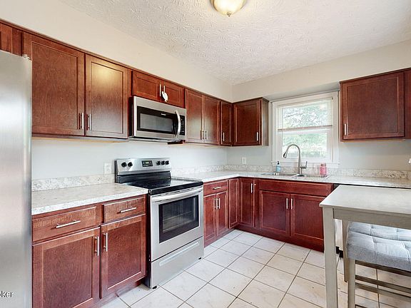4th image of 13110 Meadowlawn Dr