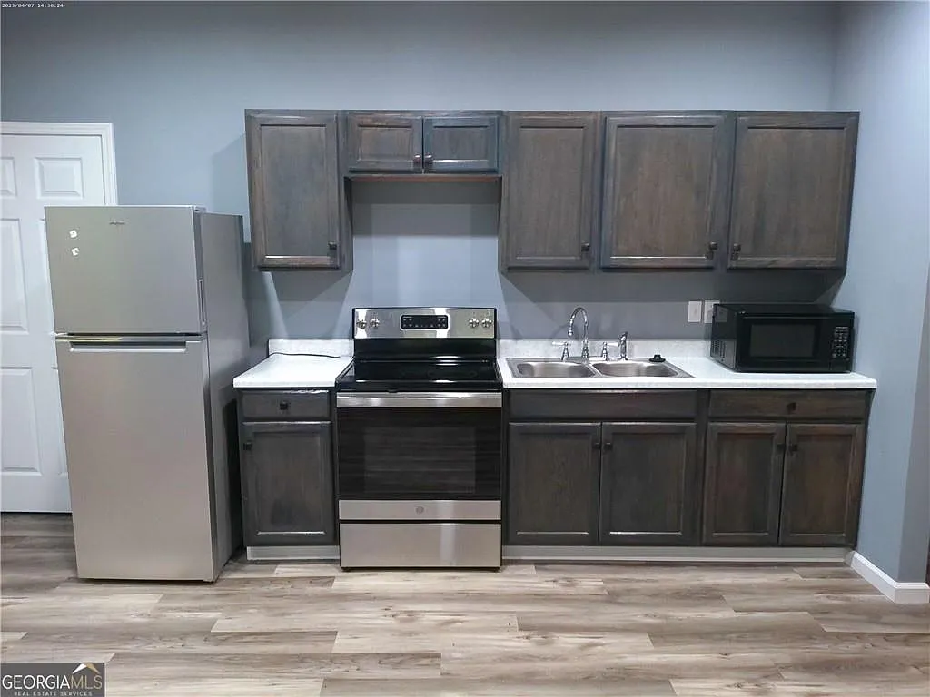 2 bed, 1.0 bath, $1,650 — Photo 3