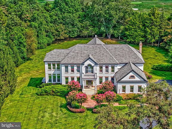 3rd image of 401 Walker Rd