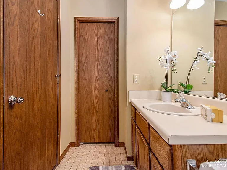 492 Park Pl — Photo 25