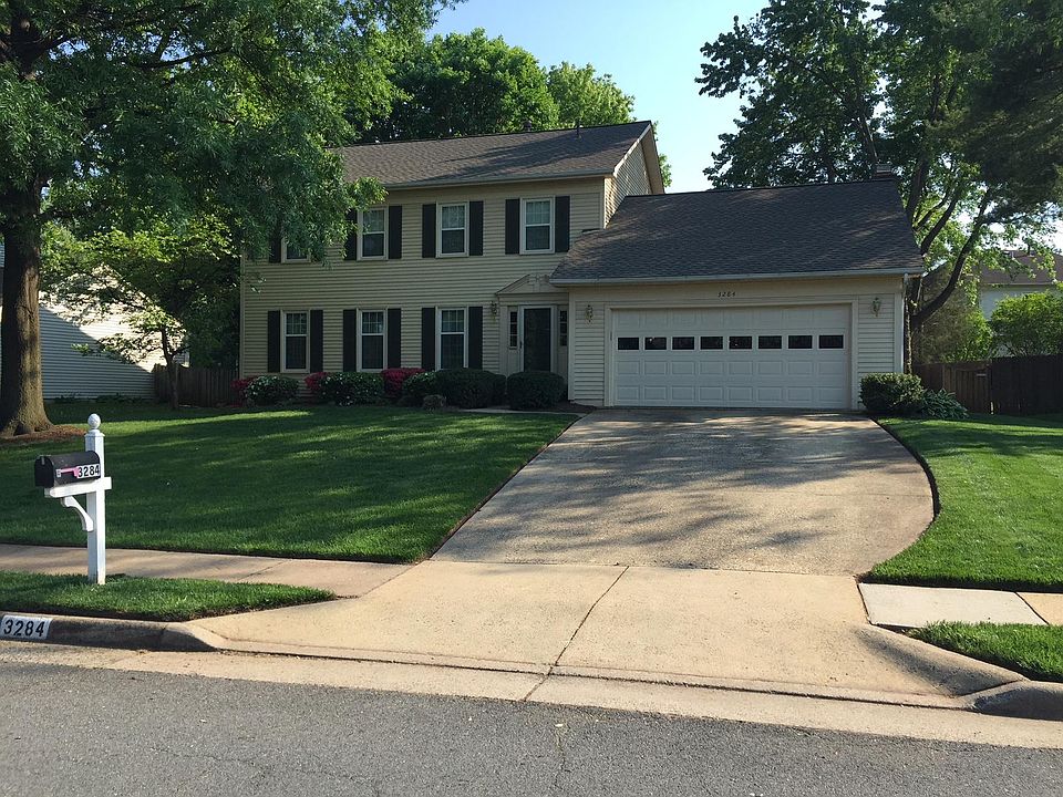 3 Sstory Colonial with 2 car (attached) garage