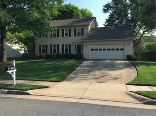 3284 Kinross Cir, Herndon, VA 20171