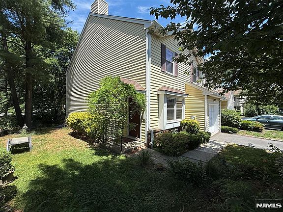 2nd image of 6 Chris Ct #6
