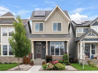 374 S Magnolia Sq SE, Calgary, AB T3M 2W4