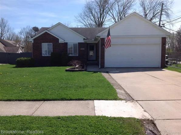 32010 N Oakcrest Dr E, New Baltimore, MI 48047