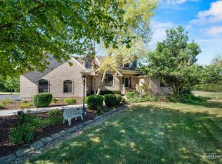 6N312 Clydesdale Ct, St Charles, IL 60175