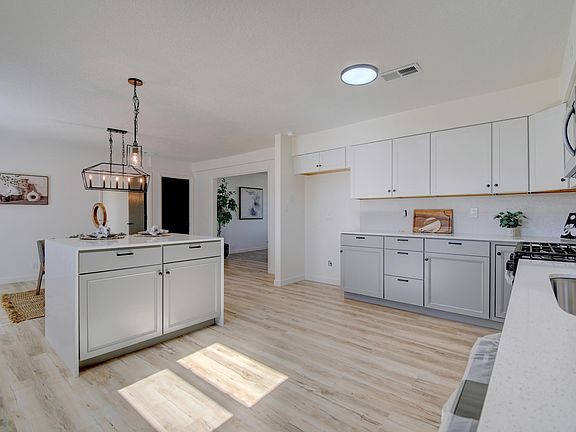 5th image of 514 Villa Verde Dr SE