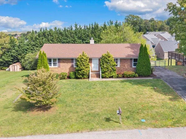 8126 Hunters Trl, Roanoke, VA 24019