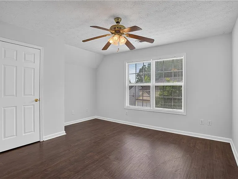 325 Shadowbrooke Cir — Photo 18