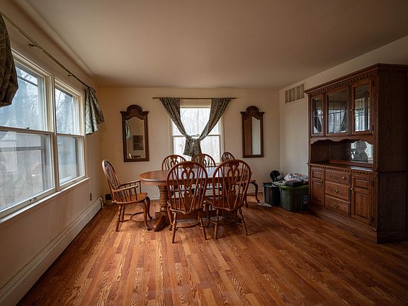 3rd image of 7215 Folks Rd