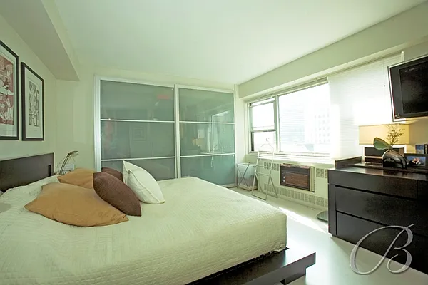 Sold by Bellmarc Realty | media 5