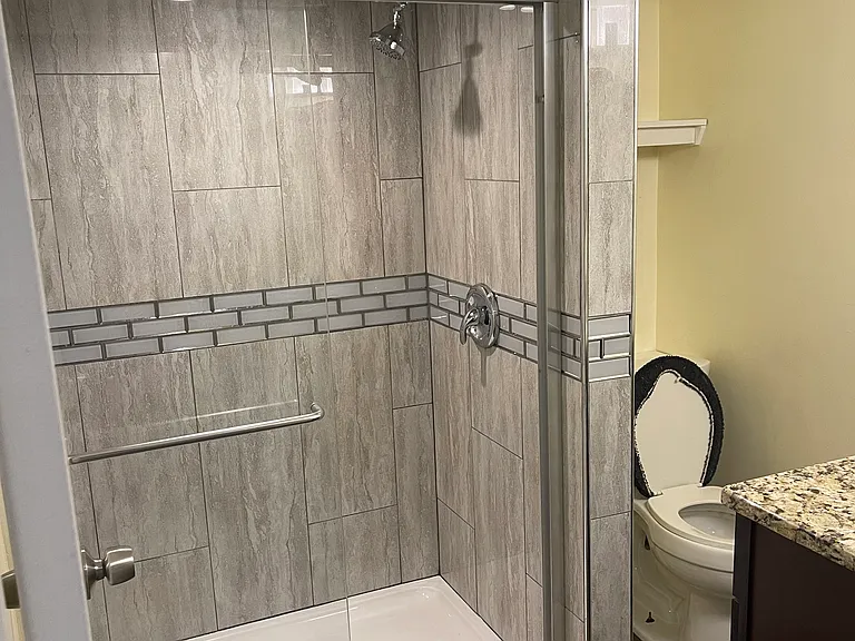 621 N Sawyer Ave — Photo 1