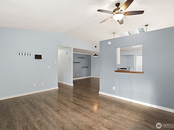 4th image of 591 Malibu Drive SE