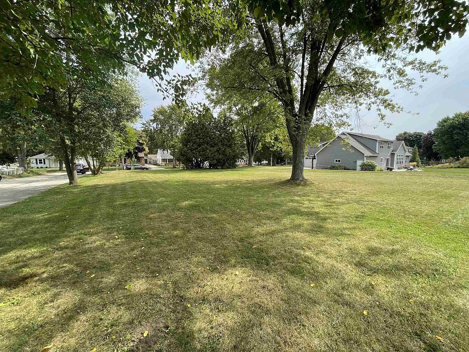 2nd image of 372 Winnebago Ct
