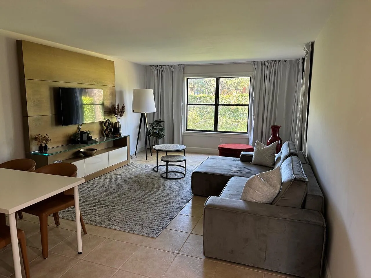 2 bed, 2.0 bath, 1180 sqft, $4,800 — Photo 2