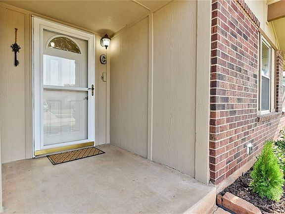 5th image of 1725 SE 8th St