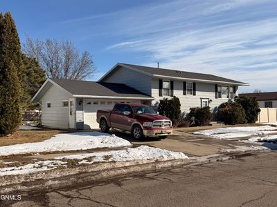 2310 17th Cir W, Williston, ND, 58801