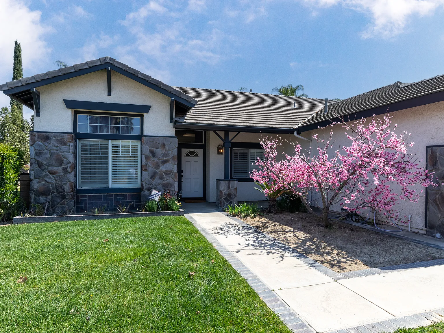 4 bed, 1894 sqft, $7,500 — Photo 3