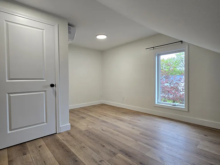 20-22 Poirier Pl #4 — Photo 11