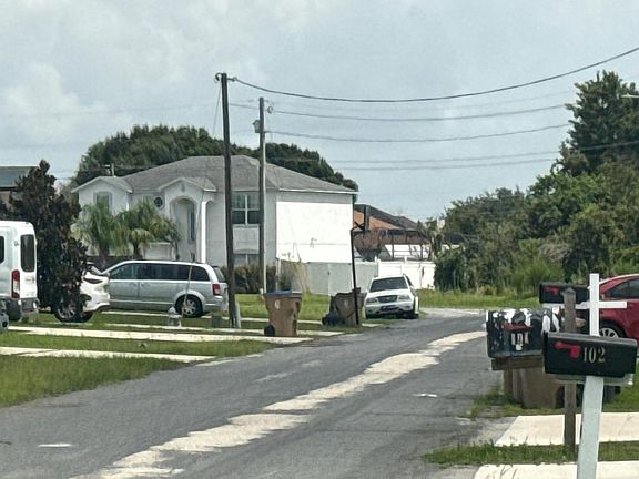 5th image of 405 Britten Dr