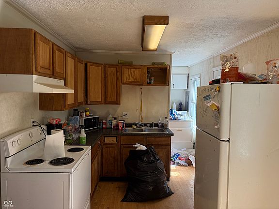 4th image of 351 Burke Ave