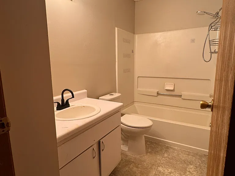 4933 Singleton Dr — Photo 11
