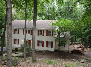 5 Deer Run Dr, Randolph, NJ 07869