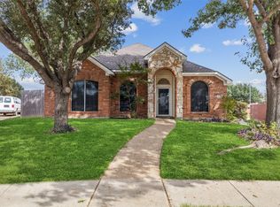 1237 Courtney Ln, Lewisville, TX 75077