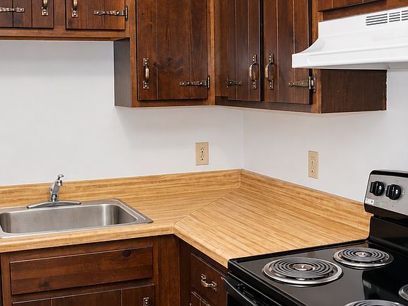5th image of 84 E Main St #A