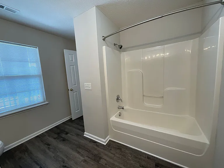Meridian Park Apartments — Photo 177