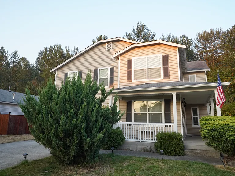 1108 Daffodil Ave NE — Photo 1