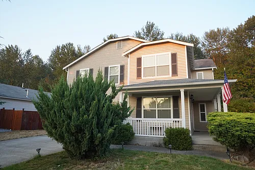 1108 Daffodil Ave NE Photo 1